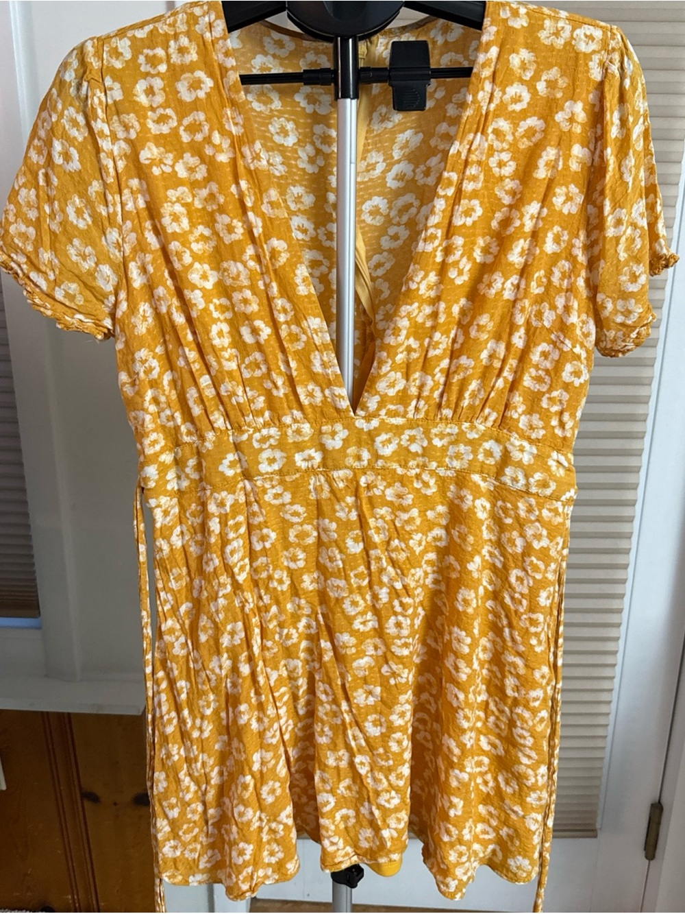 Lulu's Mustard Yellow Floral V-Neck Mini Dress no tag maybe medium P2P 18”